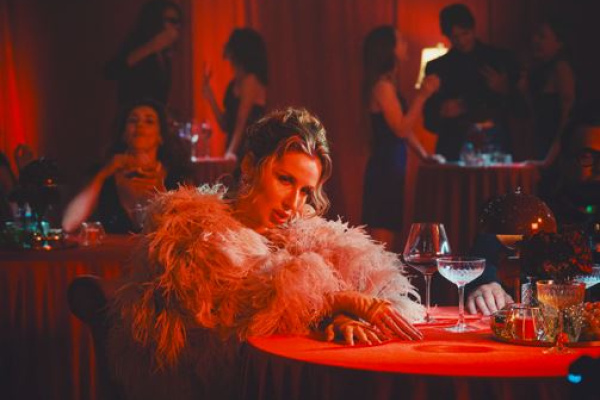 Первый сюрприз года: LOBODA неожиданно открыла публичный доступ к нашумевшей песне и клипу “Малышка на миллион”